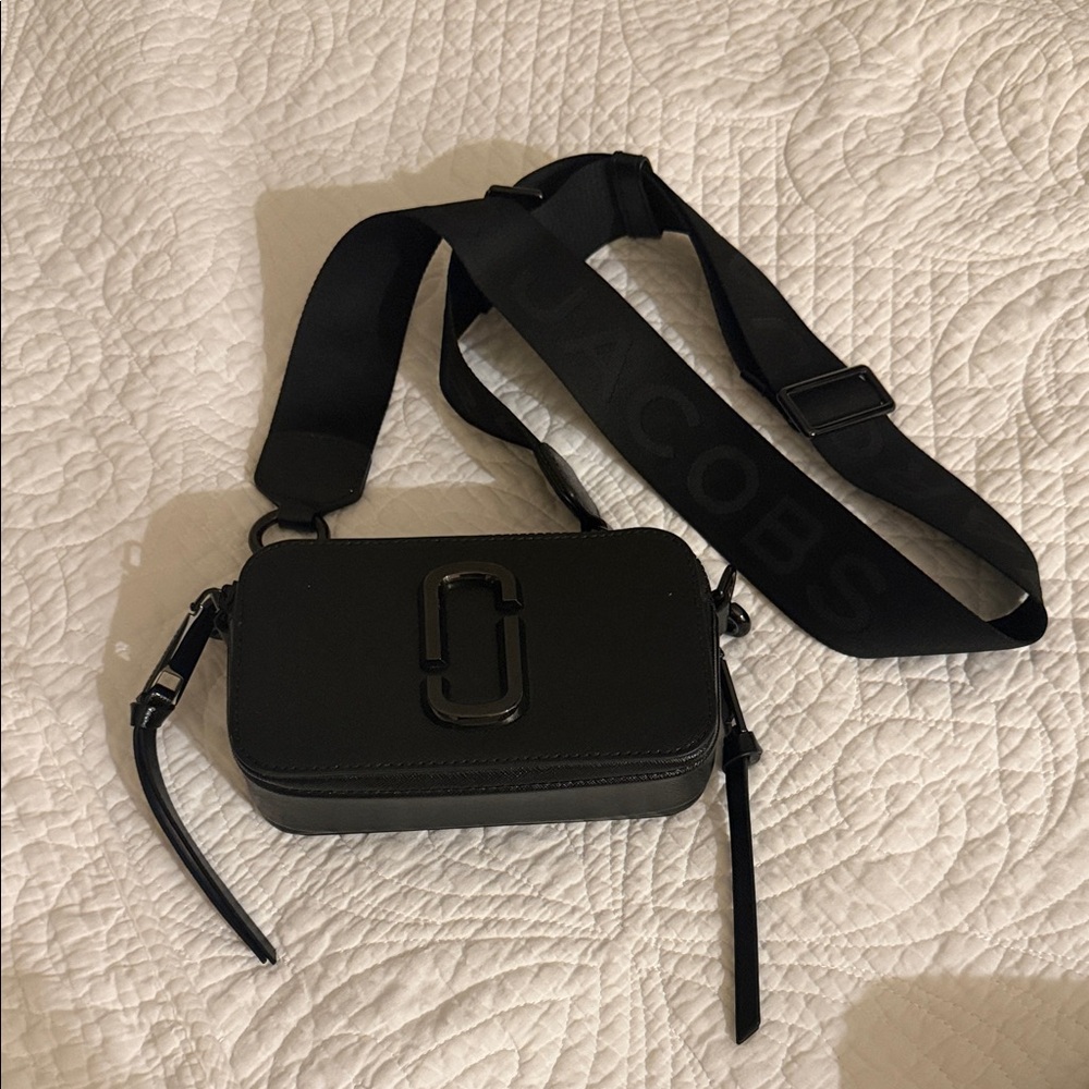Marc Jacobs Sleek Black Camera Crossbody Bag